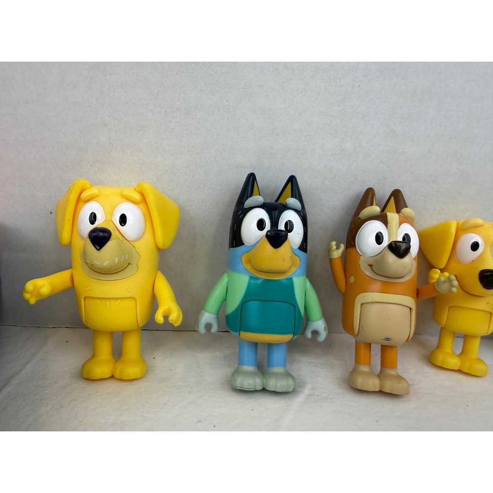 Bluey Heeler Family 4WD Vehicle and 10 Figure Play Set Orange Car Mackenzie Coco - Picture 3 of 7
